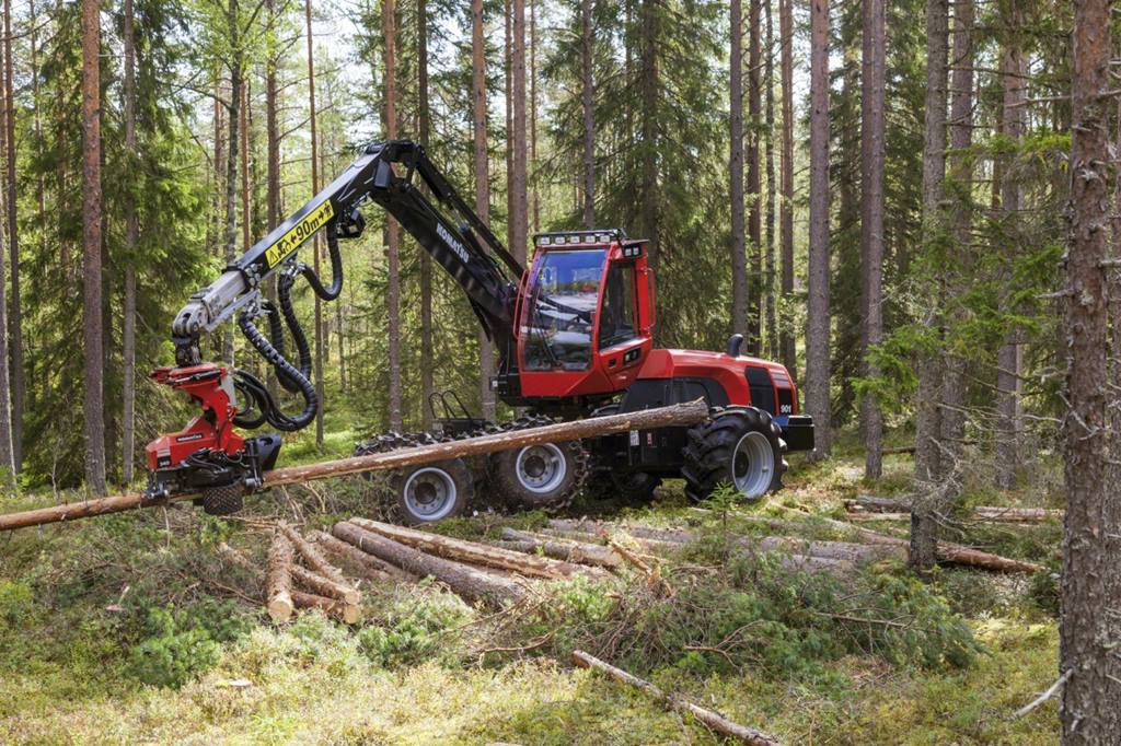 Wheeled harvester 901